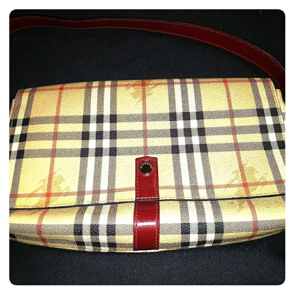 BURBERRY CLUTCH